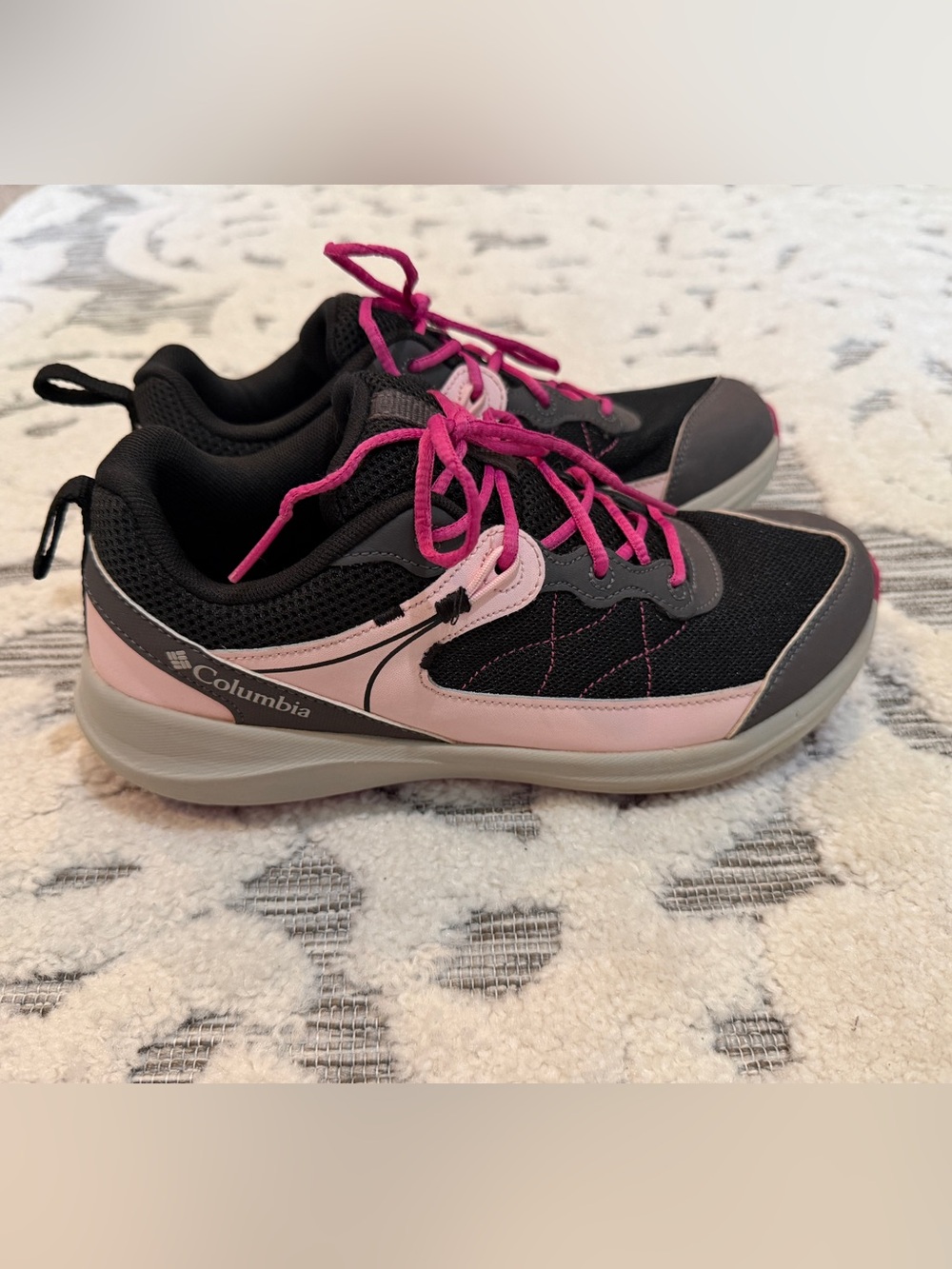 Columbia Women's Pink & Black Lightweight Trail Sneakers hiking size 5 VGUC